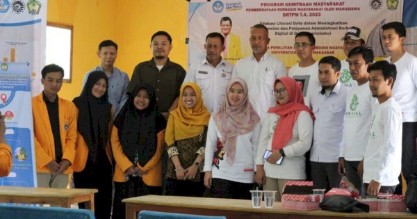 Edukasi Literasi Data untuk Meningkatkan Perekonomian Desa Manimbahoi