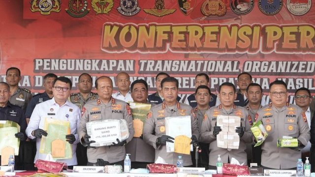 Kabareskrim Polri Komjen Wahyu Widada saat memberikan keterangan dalam konferensi pers terkait jaringan narkoba Fredy Pratama alias Don alias Niming yang saat ini menjadi DPO. Foto:ist