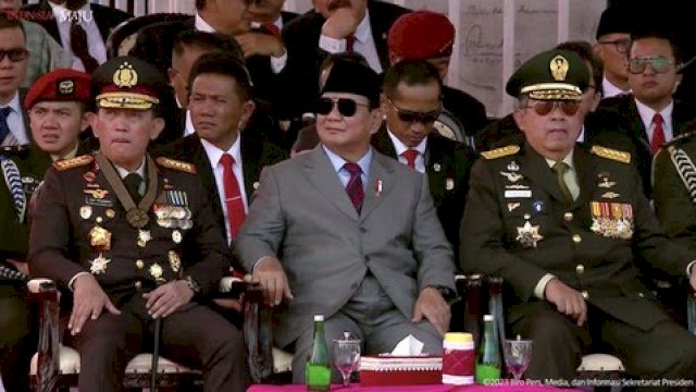 Moment mantan Presiden ke-6 Susilo Bambang Yudhoyono (SBY) duduk bersebelahan dengan Menteri Pertahanan Prabowo Subianto di HUT TNI ke-78. Foto:twitter@99propaganda