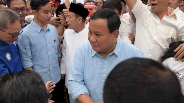 Habib Luthfi turut hadir mengantarkan pasangan Prabowo - Gibran di Indonesia Arena, GBK, Rabu (25/10). Foto:Ist 