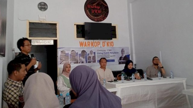 Dialog Publik Penyiaran: Peluang dan Tantangan Optimalisasi Peran dan Fungsi KPID di Era Digitalisasi Media, Jumat siang 20 Oktober 2023 di Warkop D’K10 Panakkukang Makassar.