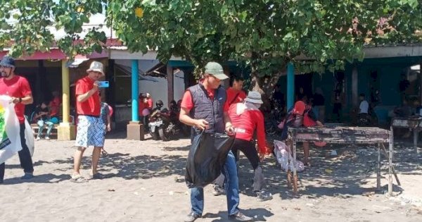 Di Sela Famuly Gathering, Camat Tallo Pimpin Aksi Bersih-bersih