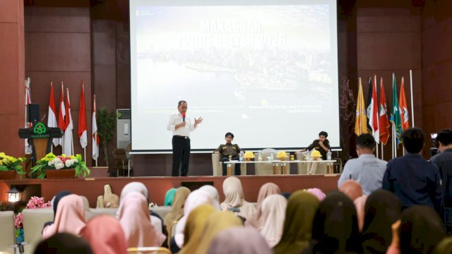 Danny Pomanto di hadapan ribuan mahasiswa UINAM, Senin, (23/10/2023).