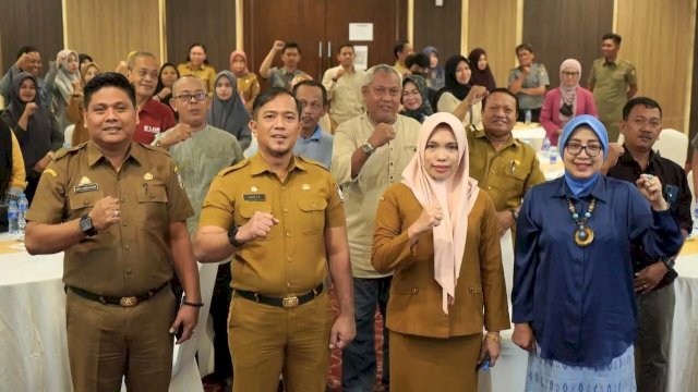 Kepala Dinas Koperasi dan UKM Kota Makassar, Muhammad Rheza, secara resmi membuka FGD dengan tema "Upaya Pembentukan Ekonomi Baru dan Peningkatan Pendapatan Masyarakat Lorong melalui Bulo." Acara ini berlangsung di Hotel Arthama Makassar, Selasa, (25/07/2023).