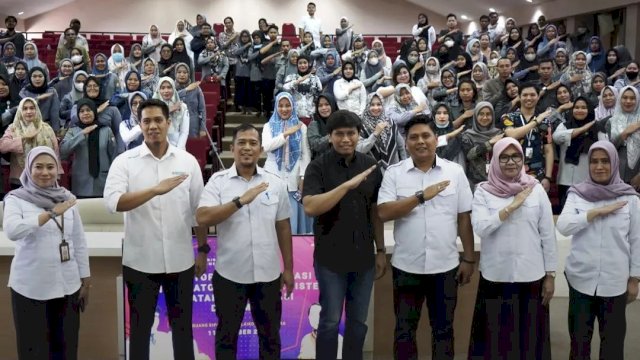 Dinas Koperasi dan UKM Kota Makassar menggelar kegiatan Monitoring dan Evaluasi Enumerator Pengelola Sistem Database Koperasi dan UMKM. Acara ini berlangsung di Ruang Sipakatau, Balaikota Makassar, Rabu (11/10/2023).