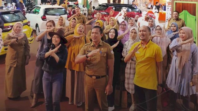 Kepala Dinas Koperasi dan UKM Kota Makassar, Muhammad Rheza menjadi pembicara utama dalam sebuah talkshow mengenai UMKM. Acara ini merupakan bagian dari Kalla Toyota Public Display yang diselenggarakan oleh Kalla Toyota Group dan berlangsung di Atrium Mall Ratu Indah, Senin (18/09/2023).