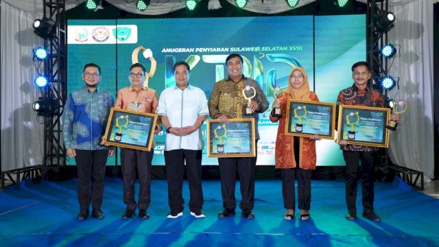 Danny Pomanto Dianugerahi Penghargaan Kepedulian Digitalisasi Penyiaran di KPID Awards 2023