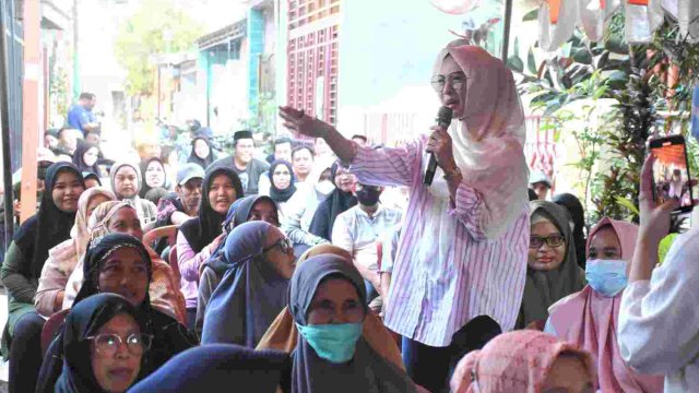 Anggota DPRD Sulsel, Andi Rachmatika Dewi (Cicu) menggelar diskusi di Kelurahan Tabaringan, Kecamatan Ujung Tanah, Minggu (1/10). Foto: ist