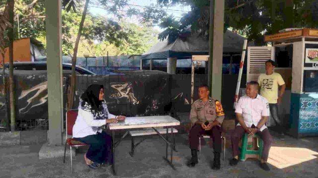 Dirut Makassar Raya, Yulianti Tomu saat Sidak di Kawasan Kanrerong Karebosi, Rabu(4/10).Foto:Ist