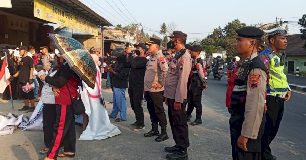 Tuntut Perbaikan Jalan, Warga Suceng Magelang Gelar Aksi Blokade Jalan