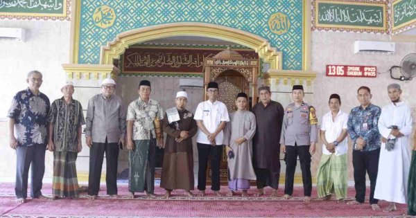 Pj. Bupati Takalar Dr. Setiawan Aswad Sambangi Masjid Nurul Falah Desa Banyuanyara dalam Safari Jum’at