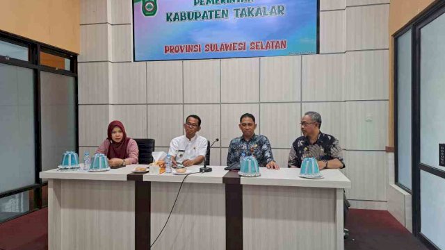 Pj Bupati Takalar rapat inflasi daerah tingkat Provinsi Sulawesi Selatan bersama Pj Gubernur Sulsel dan Forkopimda Sulsel melalui zoom pada Jumat (6/10).Foto:Ist 