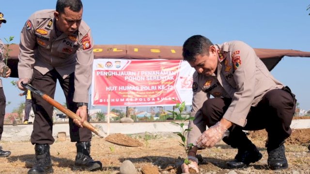 Hari Jadi Humas Polri ke-72, Bidhumas Polda Sulsel dan Polres Tanam 4.545 Bibit Pohon