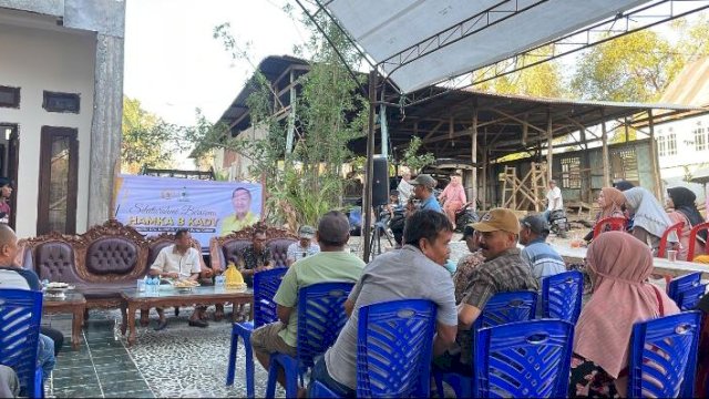 Hamka B Kady temu konstituen dengan petani air asin di Tamalatea Jeneponto. Foto:Ist 