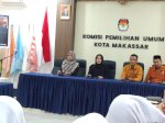 Siswa SMA Athirah Simulasi Pencoblosan di KPU Makassar