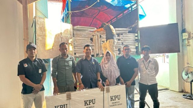 Logistik Pemilu 2024 tiba di gudang Logistik KPU Luwu Utara,Rabu (25/10)