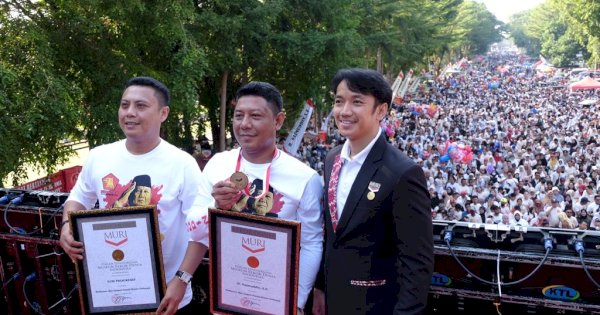 Kumpulkan 482 Ribu Orang di Jalan Sehat Sumpah Pemuda, H Najmuddin Terima Rekor Dunia