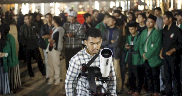 Gerhana Bulan, HMJ Ilmu Falak UIN Alauddin Makassar Lakukan Pengamatan di Masjid 99 Kubah