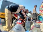 Sambut HUT Humas Polri Ke-72, Bidhumas Polda Sulsel Bagi-bagi Air Bersih