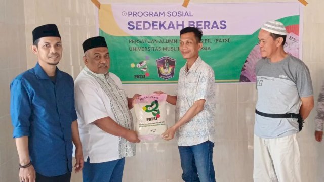 Ketua Pj Karang Taruna (KT) Manggala, Akbar Hadi (biru). Ist