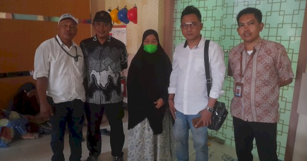 Kepedulian Jajaran Perumda Parkir Makassar Jenguk Kolektor yang Terbaring Sakit