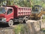 Jelang Musim Hujan, Dinas PU Makassar Lakukan Pembersihan Sedimentasi