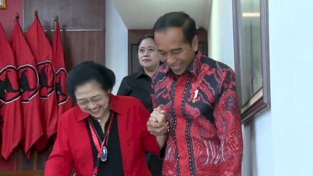 Potret kebersamaan Megawati Soekarnoutri dengan Jokowi di Rakernas PDIP. Foto: ist