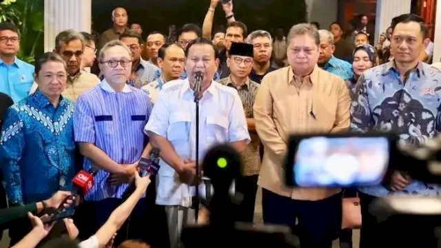 Ketum parpol Koalisi Indonesia Maju dampingi Capres Prabowo Subianto saat mendeklarasikan Gibran Rakabuming Raka sebagai Cawapres. Foto:Ist