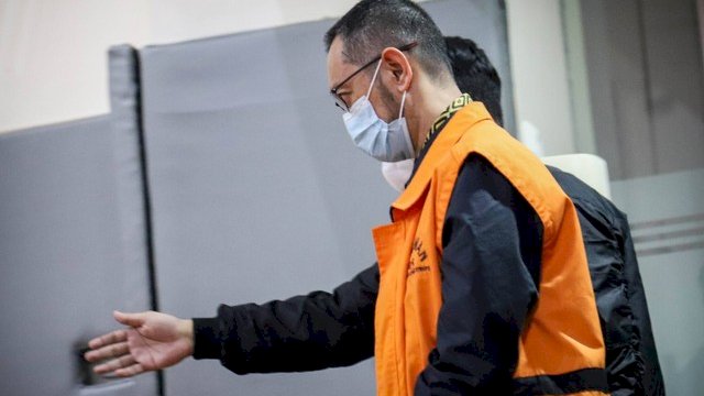 Eks Kepala Bea Cukai Makassar, Andhi Pramono saat mengenanakan baju tahanan KPK. Foto: ist