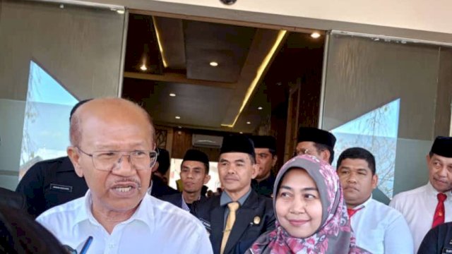 Bupati Jeneponto, Iksan Iskandar bersama Kadis Kesehatan Syusanti Mansyur. Foto:harian.news 