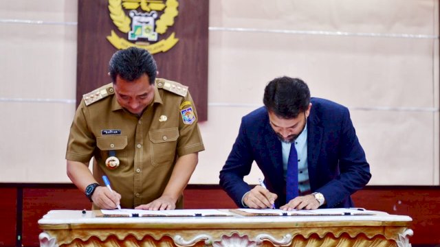 penjabat Gubernur Sulsel, Bahtiar Baharuddin, MoU bersama PT Yas Exports Internasional yang memiliki 260 cabang perusahaan di negara-negara yang mengonsumsi pisang.