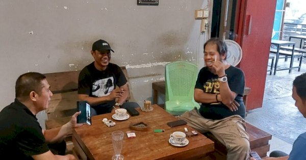 Rusdi Bucek Ajak Deng Ical Ngopi Walet di Barru