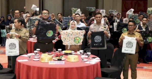 DLH Peringati HLH Sedunia Tingkat Kota Makassar 2023 dengan Tema Solusi Untuk Polusi Plastik