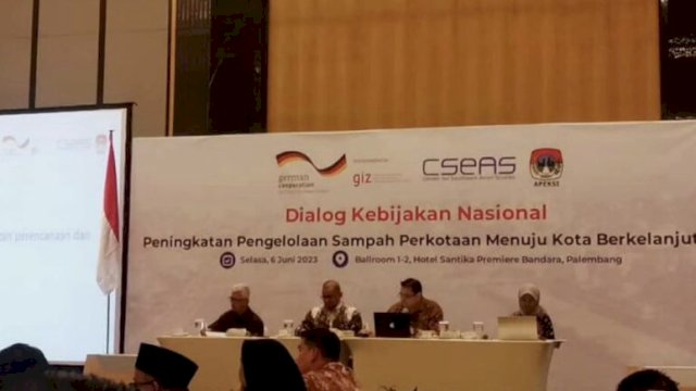 DLH Makassar Hadiri Seminar dan Syukuran HUT APEKSI ke 23 di Pakembang