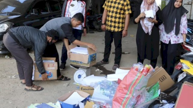 BSU DLH Makassar Lakukan Penimbangan Sampah Bernilai Ekonomi
