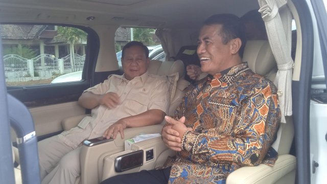 Mentan Amran Sulaiman Semobil dengan Prabowo di Makassar