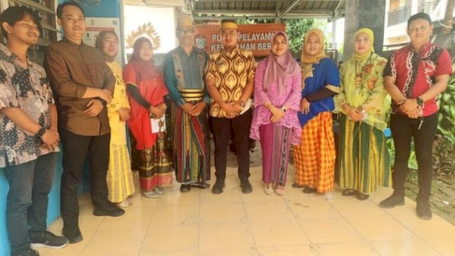 Kelurahan Berua Rayakan HUT Kota Makassar yang Ke-416 dengan Memakai Baju Adat