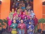 Camat dan Pegawai Kecamatan Biringkanaya Gunakan Pakaian Adat di HUT Kota Makassar Ke-416
