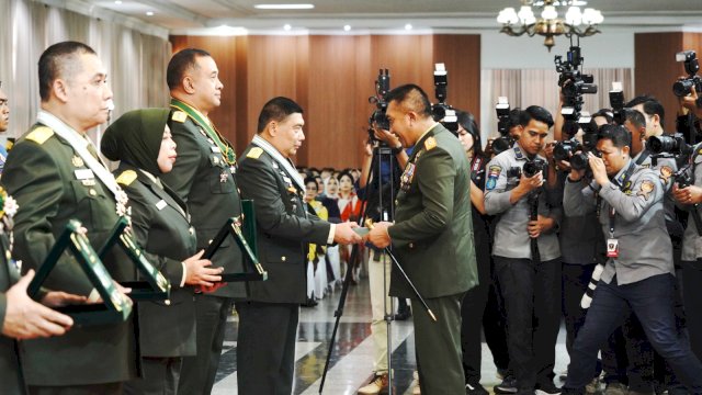 Kasad Wisuda Ratusan Purna Wira Pati TNI AD, Jenderal TNI (Purn) Andika Perkasa Wisudawan Tertua