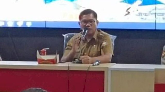 Camat Biringkanaya Instruksikan kepada Petugas Kebersihan untuk Jaga Kebersihan