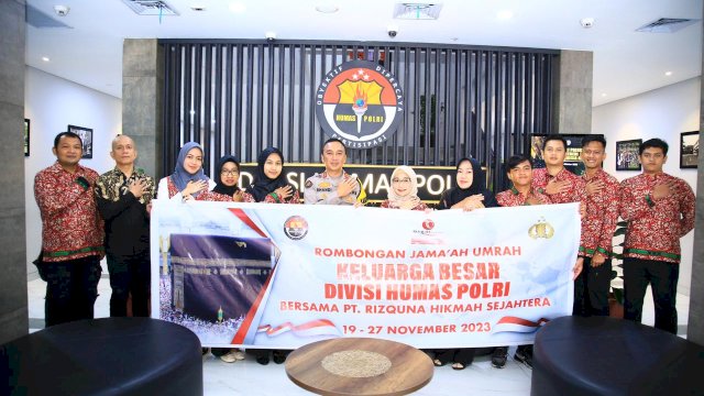 Kadivhumas Polri Berangkatkan 15 Orang Ibadah Umroh Dalam Rangka Hari Jadi ke-72 Humas Polri
