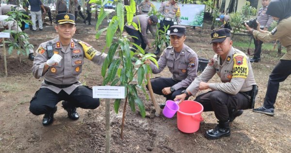 Polresta Magelang Hijaukan Patran Sawitan dengan Ribuan Pohon