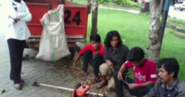 Lurah Daya Nuralam Berikan Semangat pada Satgas Kebersihan