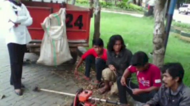 Lurah Daya Nuralam Berikan Semangat pada Satgas Kebersihan