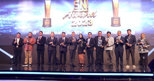 Konsisten Dalam Pelayanan Pendidikan Berkualitas, Unhas Terima Anugerah Emas SNI Award 2023