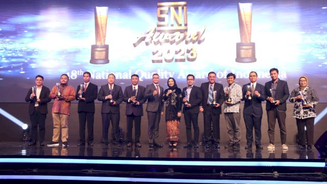 Konsisten Dalam Pelayanan Pendidikan Berkualitas, Unhas Terima Anugerah Emas SNI Award 2023
