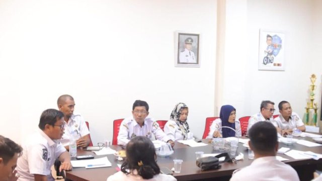 Hujan Disertai Angin Kencang, Camat Biringkanaya Benyamin B Turupadang Ingatkan Warga Tebang Pohon Rapu