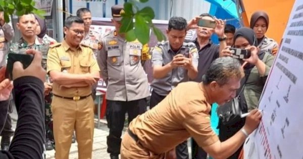 Camat Ben Tandatangani Pemilu Damai 2024