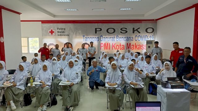 Ketua PMI Deng Ical Terima Kunjungan Belajar Puluhan Siswa SMP Islam Athirah Makassar