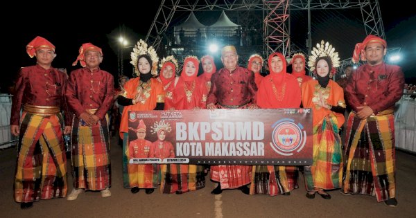 Ramaikan Malam HUT Kota Makassar, BKPSDMD dan 150 Binaan Disdik di Karnaval